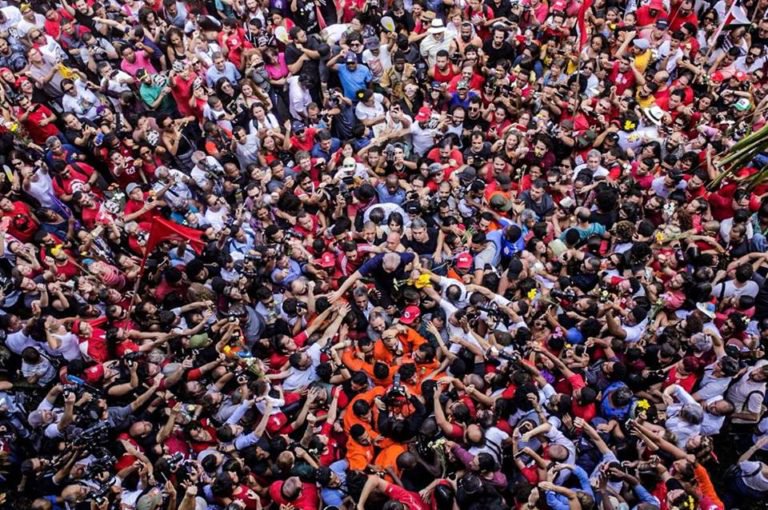 Afinal, sem Lula, no páreo eleitoral, ganha a abstenção e prossegue o perigo de governabilidade que leva à convulsão social e aos calotes, maior pavor do mercado financeiro (Foto: César Fonseca) Afinal, sem Lula, no páreo eleitoral, ganha a abstenção e prossegue o perigo de governabilidade que leva à convulsão social e aos calotes, maior pavor do mercado financeiro
