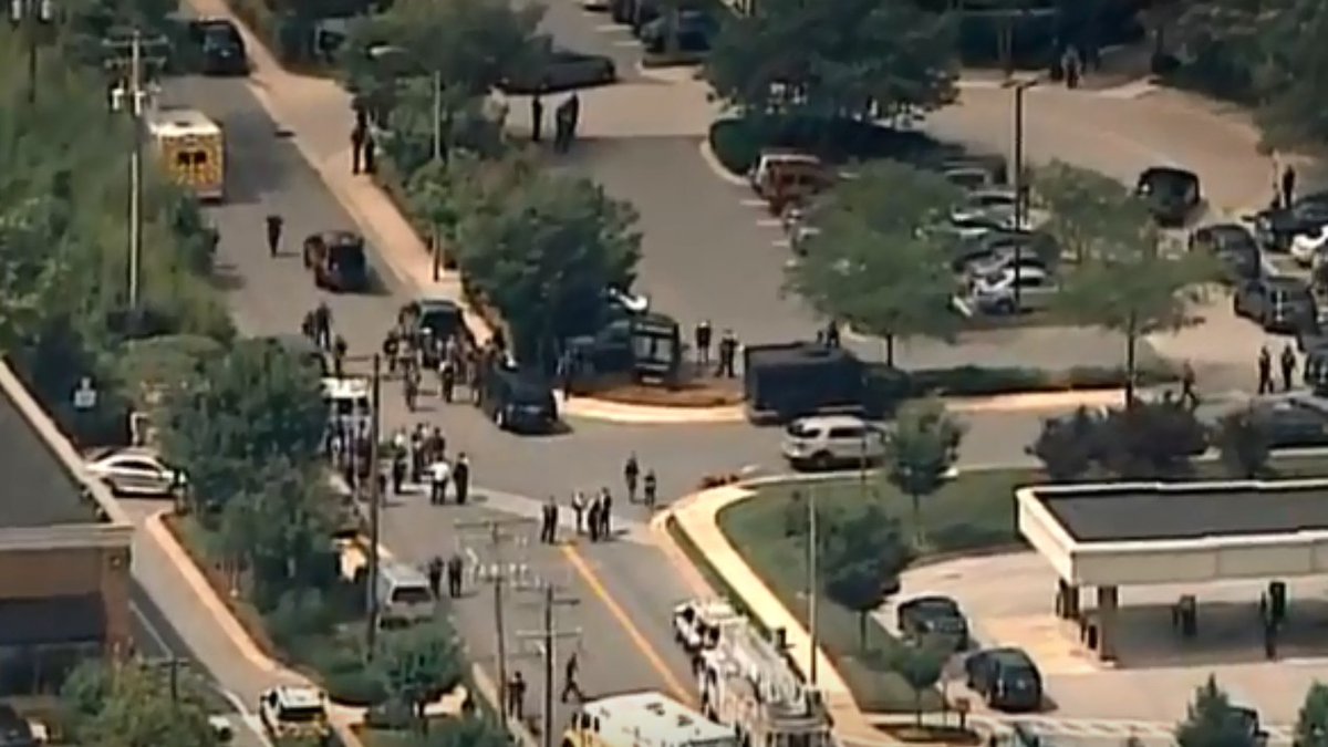 Cinco pessoas morreram e várias ficaram gravemente feridas devido a um tiroteio que aconteceu hoje (28) no Capital Gazette, um jornal diário em Annapolis, no estado de Maryland; a confirmação sobre o número de vítimas foi divulgada no fim da tarde pela polícia local (Foto: Gisele Federicce) Cinco pessoas morreram e várias ficaram gravemente feridas devido a um tiroteio que aconteceu hoje (28) no Capital Gazette, um jornal diário em Annapolis, no estado de Maryland; a confirmação sobre o número de vítimas foi divulgada no fim da tarde pela polícia local