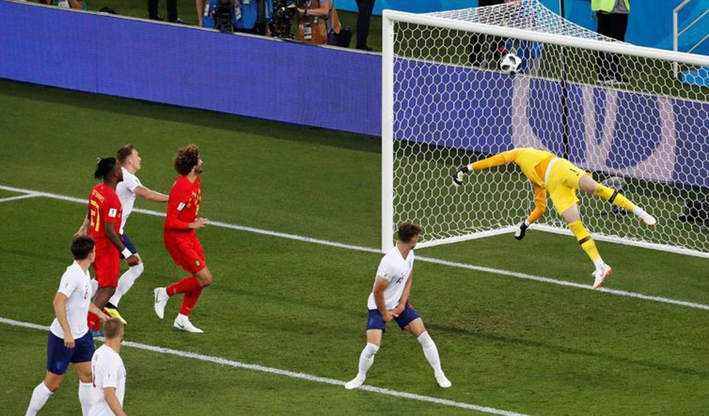 Em clima de amistoso, a Bélgica venceu a Inglaterra por 1 x 0 em Kaliningrado. Com as duas seleções já classificadas, o resultado não provocou euforia de um lado ou tristeza de outro. A vitória belga deixou o país em primeiro no Grupo G. Nas oitavas de fnal. a Bélgica pega o Japão e a Inglaterra, a Colômbia (Foto: Gisele Federicce) Em clima de amistoso, a Bélgica venceu a Inglaterra por 1 x 0 em Kaliningrado. Com as duas seleções já classificadas, o resultado não provocou euforia de um lado ou tristeza de outro. A vitória belga deixou o país em primeiro no Grupo G. Nas oitavas de fnal. a Bélgica pega o Japão e a Inglaterra, a Colômbia