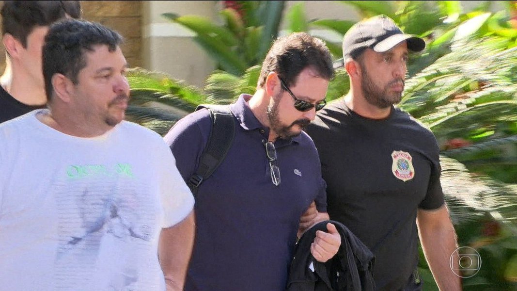 O ex-secretário de Obras da gestão passada do Rio de Janeiro Alexandre Pinto teve a suspeita de recebimento de propina confirmada por testemunhas de acusação ligadas a empreiteiras. Os pagamentos eram, principalmente, referentes à construção de parte do corredor de ônibus Transcarioca e ao sistema de despoluição das lagoas de Jacarepaguá, exigências para os Jogos Olímpicos (Foto: Gustavo Conde) O ex-secretário de Obras da gestão passada do Rio de Janeiro Alexandre Pinto teve a suspeita de recebimento de propina confirmada por testemunhas de acusação ligadas a empreiteiras. Os pagamentos eram, principalmente, referentes à construção de parte do corredor de ônibus Transcarioca e ao sistema de despoluição das lagoas de Jacarepaguá, exigências para os Jogos Olímpicos