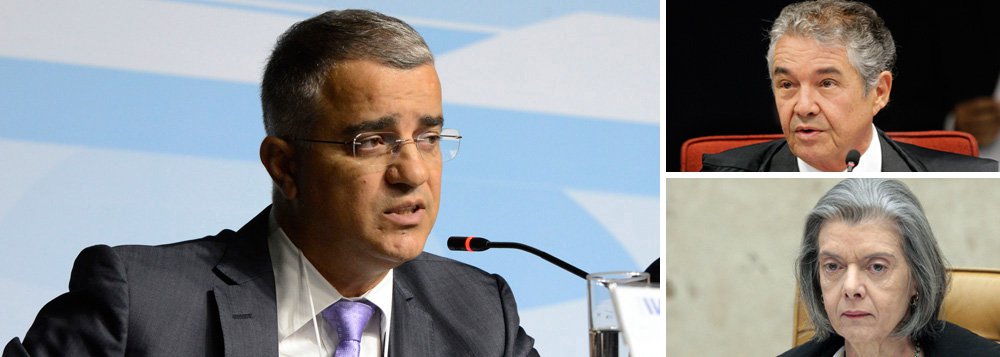 O jornalista Kennedy Alencar afirma que a manipulação de pauta ficou evidente na ação de Cármen Lúcia, ao postergar a votação sobre segunda instância, e dá razão ao reclame de Marco Aurélio: “ele tem razão; Cármen Lúcia ajudou os senadores Aécio Neves (PSDB) e Renan Calheiros (MDB) ao pautar determinados processos” (Foto: Gustavo Conde) O jornalista Kennedy Alencar afirma que a manipulação de pauta ficou evidente na ação de Cármen Lúcia, ao postergar a votação sobre segunda instância, e dá razão ao reclame de Marco Aurélio: “ele tem razão; Cármen Lúcia ajudou os senadores Aécio Neves (PSDB) e Renan Calheiros (MDB) ao pautar determinados processos”