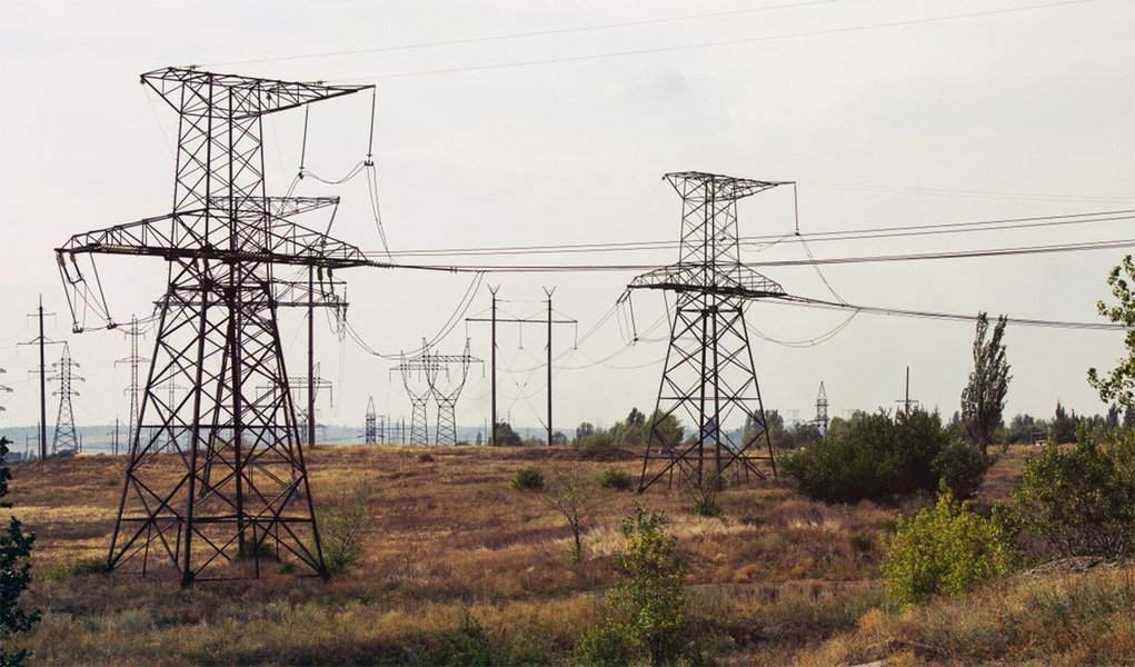 Uma decisão judicial suspendeu o início de um leilão de concessões para a construção e futura operação de linhas de transmissão de energia a ser realizado pelo governo e pela Agência Nacional de Energia Elétrica (Aneel) nesta quinta-feira (28); no leilão, serão negociados 20 lotes de linhas de transmissão de energia, com expectativa de até R$ 6 bilhões em investimentos (Foto: Paulo Emílio) Uma decisão judicial suspendeu o início de um leilão de concessões para a construção e futura operação de linhas de transmissão de energia a ser realizado pelo governo e pela Agência Nacional de Energia Elétrica (Aneel) nesta quinta-feira (28); no leilão, serão negociados 20 lotes de linhas de transmissão de energia, com expectativa de até R$ 6 bilhões em investimentos