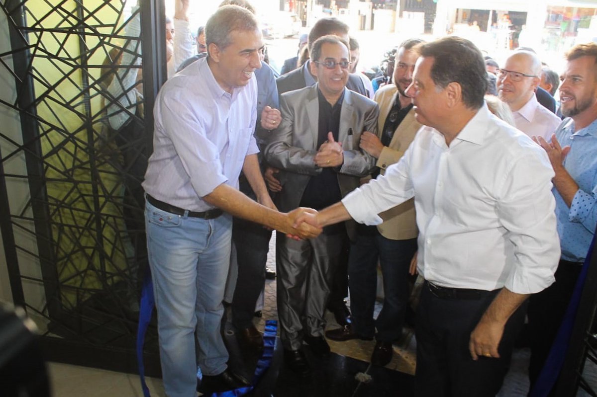 O governador José Eliton entregou à população goiana o Centro Estadual de Atenção ao Diabetes (Cead), o primeiro no País, na manhã desta quarta-feira (27), em Goiânia; o governo investiu R$ 1,5 milhão no Cead e arcará com mais R$ 400 mil mensais em custeio; o vereador goianiense Jorge Kajuru, portador de diabetes, lutou para que o Centro Estadual de Atenção ao Diabetes fosse realidade em Goiás; ele testemunhou que “essa data representa a maior alegria” de seus 57 anos de idade (Foto: José Barbacena) O governador José Eliton entregou à população goiana o Centro Estadual de Atenção ao Diabetes (Cead), o primeiro no País, na manhã desta quarta-feira (27), em Goiânia; o governo investiu R$ 1,5 milhão no Cead e arcará com mais R$ 400 mil mensais em custeio; o vereador goianiense Jorge Kajuru, portador de diabetes, lutou para que o Centro Estadual de Atenção ao Diabetes fosse realidade em Goiás; ele testemunhou que “essa data representa a maior alegria” de seus 57 anos de idade