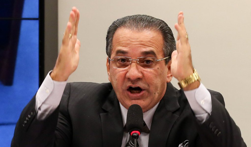 Em visita a Michel Temer no Palácio do Jaburu, o pastor Silas Malafaia defendeu cautela na indicação de futuro ministro da Educação de seu eventual governo; segundo um deputado federal ligado ao líder da Assembleia de Deus, a maior preocupação é com a 'ideologia de gênero' aplicada à Educação, defendida por políticos progressistas de esquerda; de acordo com a bancada evangélica na Câmara, José Serra - então cotado para a vaga - é a esquerda do PSDB junto com o ex-presidente FHC (Foto: Roberta Namour) Em visita a Michel Temer no Palácio do Jaburu, o pastor Silas Malafaia defendeu cautela na indicação de futuro ministro da Educação de seu eventual governo; segundo um deputado federal ligado ao líder da Assembleia de Deus, a maior preocupação é com a 'ideologia de gênero' aplicada à Educação, defendida por políticos progressistas de esquerda; de acordo com a bancada evangélica na Câmara, José Serra - então cotado para a vaga - é a esquerda do PSDB junto com o ex-presidente FHC