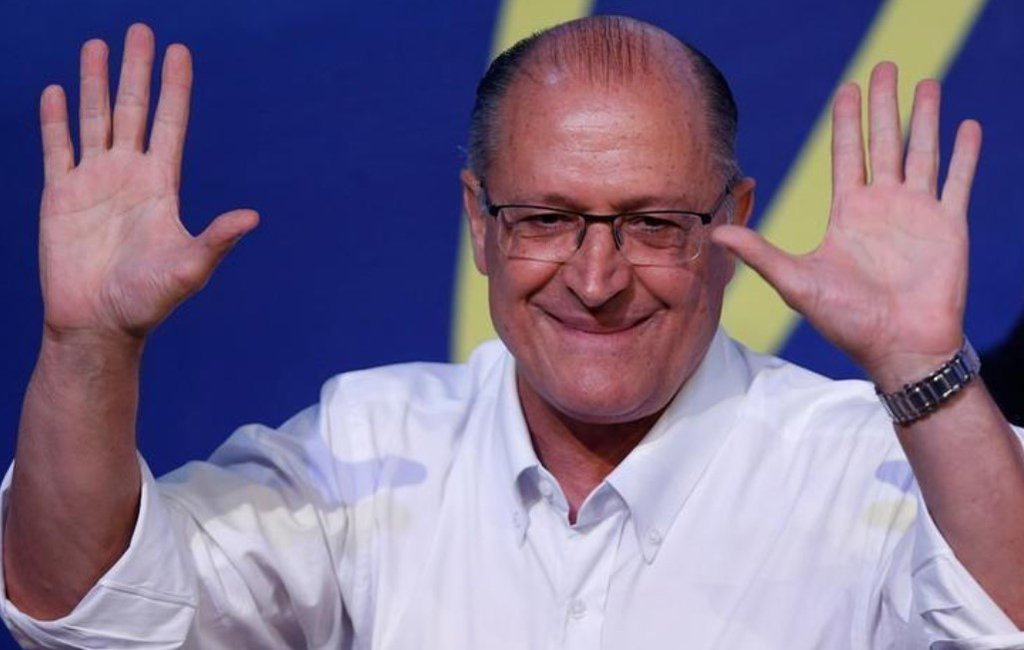 O presidenciável do PSDB deve deixar para os últimos dias do calendário eleitoral a realização da convenção que oficializará o lançamento de sua candidatura. Por enquanto, o dia 28 está sendo apontado como o mais provável; Alckmin tenta fechar apoio do DEM, mas ainda patina nas pesquisas (Foto: Leonardo Lucena) O presidenciável do PSDB deve deixar para os últimos dias do calendário eleitoral a realização da convenção que oficializará o lançamento de sua candidatura. Por enquanto, o dia 28 está sendo apontado como o mais provável; Alckmin tenta fechar apoio do DEM, mas ainda patina nas pesquisas
