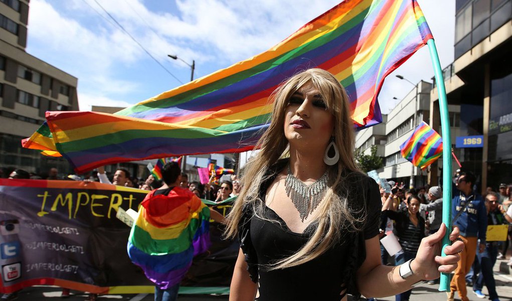 Tribunal Constitucional da Colômbia legalizou o casamento entre pessoas do mesmo sexo e o país tornou-se o quarto da América Latina a autorizar o casamento entre homossexuais; "os juízes afirmaram por maioria que o casamento entre pessoas do mesmo sexo não viola a ordem constitucional", afirmou a juíza Maria Victoria Calle, acrescentando que "a atual definição de casamento no direito civil aplica-se da mesma forma a casais do mesmo sexo"; Argentina Uruguai e Brasil também autorizam o casamento homosexual (Foto: Paulo Emílio) Tribunal Constitucional da Colômbia legalizou o casamento entre pessoas do mesmo sexo e o país tornou-se o quarto da América Latina a autorizar o casamento entre homossexuais; "os juízes afirmaram por maioria que o casamento entre pessoas do mesmo sexo não viola a ordem constitucional", afirmou a juíza Maria Victoria Calle, acrescentando que "a atual definição de casamento no direito civil aplica-se da mesma forma a casais do mesmo sexo"; Argentina Uruguai e Brasil também autorizam o casamento homosexual