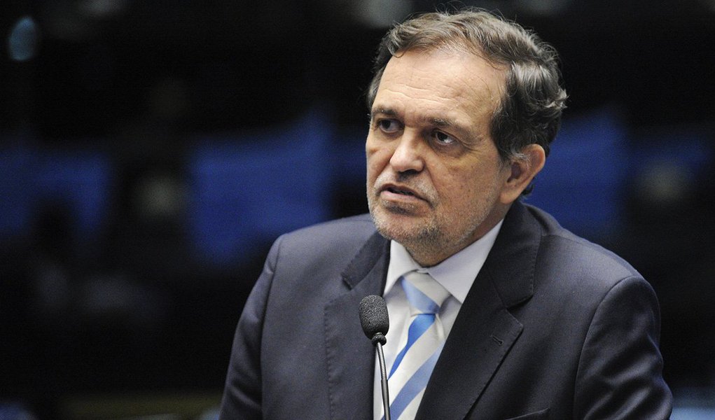 O nome seria o do senador Walter Pinheiro (PT-BA), que participou da formulação da Agenda Brasil, segundo informa o jornalista Andrei Meireles, do site Os Divergentes (Foto: Leonardo Attuch) O nome seria o do senador Walter Pinheiro (PT-BA), que participou da formulação da Agenda Brasil, segundo informa o jornalista Andrei Meireles, do site Os Divergentes