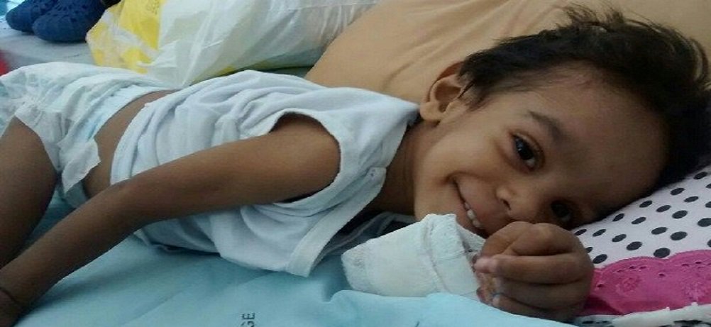 Menino Davi, de 2 anos e que sofre a Síndrome de Imunodeficiência Combinada Grave, será transferido nesta quinta-feira para o Hospital Israelita Albert Einstein, em São Paulo; internação foi viabilizada pelo governador Marconi Perillo junto ao presidente do hospital, Cláudio Lottemberg; o caso de Davi ganhou repercussão nacional após campanha iniciada pela família nas redes sociais; "Eu já vinha trabalhando nos últimos dias calado para tentar ajudar a resolver o problema do Davi. Falei duas vezes com o governador de São Paulo, que sempre me atende na hora", disse Marconi (Foto: José Barbacena) Menino Davi, de 2 anos e que sofre a Síndrome de Imunodeficiência Combinada Grave, será transferido nesta quinta-feira para o Hospital Israelita Albert Einstein, em São Paulo; internação foi viabilizada pelo governador Marconi Perillo junto ao presidente do hospital, Cláudio Lottemberg; o caso de Davi ganhou repercussão nacional após campanha iniciada pela família nas redes sociais; "Eu já vinha trabalhando nos últimos dias calado para tentar ajudar a resolver o problema do Davi. Falei duas vezes com o governador de São Paulo, que sempre me atende na hora", disse Marconi