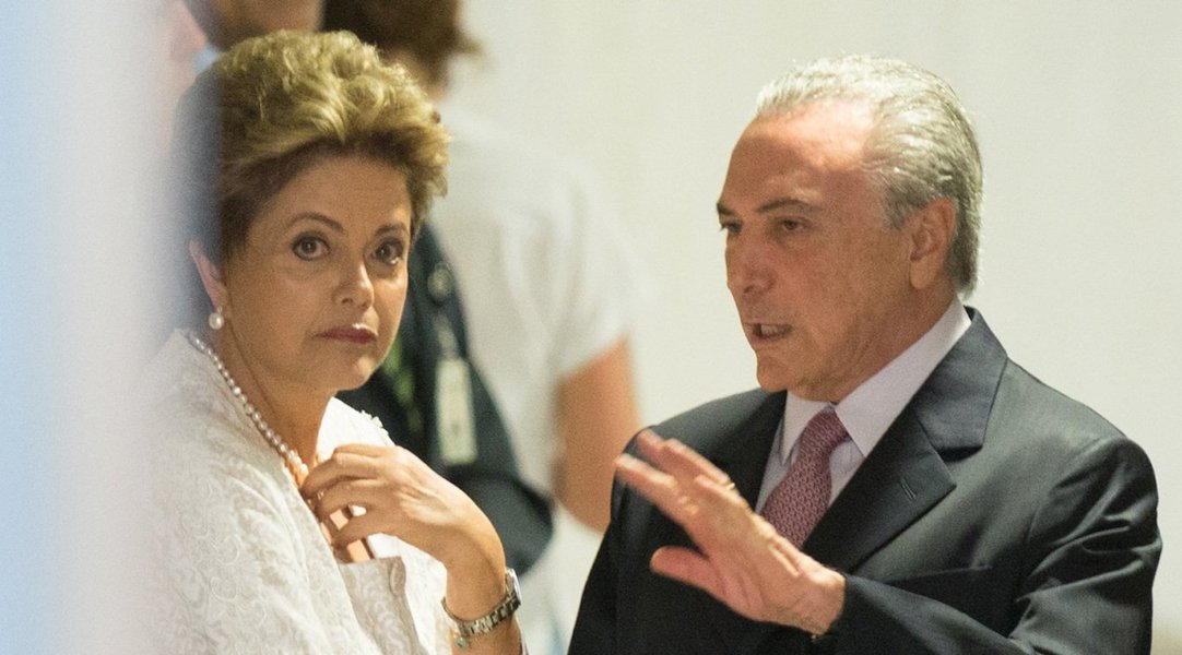 "Um governo Temer, ao contrário do que diz, não significaria o fim da crise, mas seu aprofundamento e prolongação", diz o cientista social e colunista do 247 Emir Sader; segundo ele, o vice, caso empossado, "teria que apelar para medidas repressivas em todos os planos, ao mesmo tempo que teria que tomar decisões que libertassem seus principais dirigentes dos graves processos de corrupção"; "Tendo a seu lado Lula, Dilma se propõe a um novo governo, que é a única via hoje para terminar com a crise. Propor um pacto nacional de retomada do crescimento econômico com distribuição de renda, que dê início a um verdadeiro processo de reconstrução do país", diz ainda (Foto: Emir Sader) "Um governo Temer, ao contrário do que diz, não significaria o fim da crise, mas seu aprofundamento e prolongação", diz o cientista social e colunista do 247 Emir Sader; segundo ele, o vice, caso empossado, "teria que apelar para medidas repressivas em todos os planos, ao mesmo tempo que teria que tomar decisões que libertassem seus principais dirigentes dos graves processos de corrupção"; "Tendo a seu lado Lula, Dilma se propõe a um novo governo, que é a única via hoje para terminar com a crise. Propor um pacto nacional de retomada do crescimento econômico com distribuição de renda, que dê início a um verdadeiro processo de reconstrução do país", diz ainda