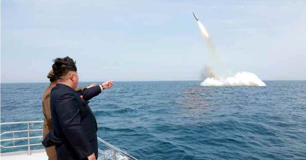 Coreia do Norte disseque o teste de um míssil lançado a partir de submarino, conduzido sob a supervisão do líder Kim Jong Un, foi "um grande sucesso" que fornece "mais um meio para um poderoso ataque nuclear"; testes aumentaram a tensão na península da Coreia, irritaram a aliada China e provocaram novas sanções das Nações Unidas (Foto: Paulo Emílio) Coreia do Norte disseque o teste de um míssil lançado a partir de submarino, conduzido sob a supervisão do líder Kim Jong Un, foi "um grande sucesso" que fornece "mais um meio para um poderoso ataque nuclear"; testes aumentaram a tensão na península da Coreia, irritaram a aliada China e provocaram novas sanções das Nações Unidas
