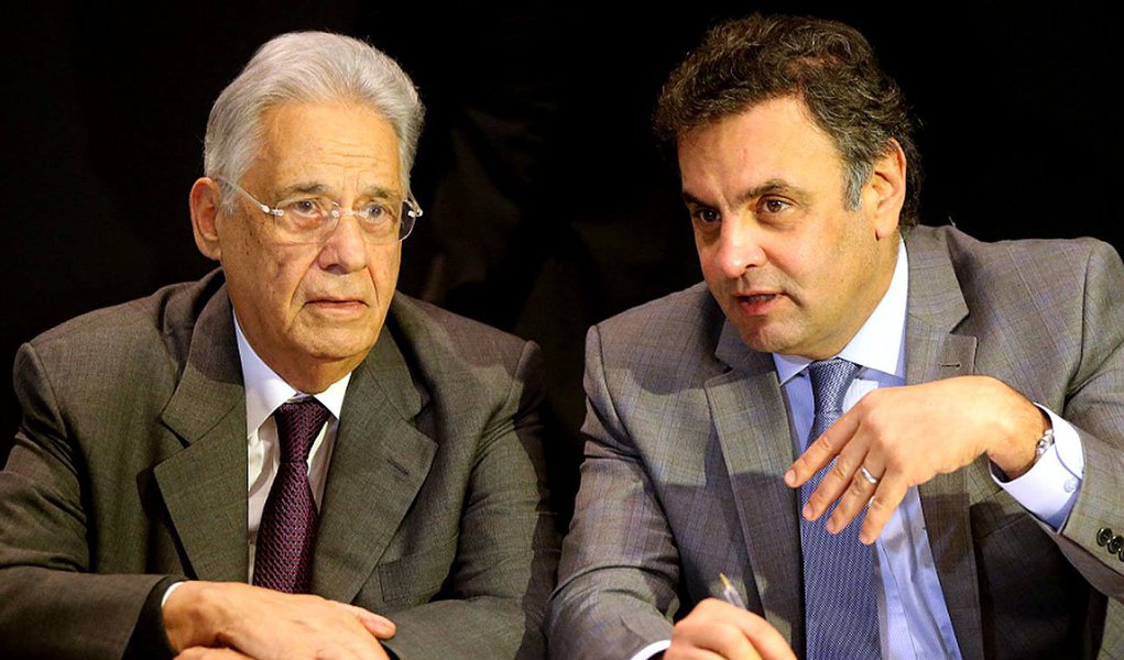 Presidente do PSDB está reunido com o ex-presidente Fernando Henrique Cardoso em Higienópolis, na zona oeste de São Paulo; "Vou apresentar ao presidente Fernando Henrique as linhas básicas do conjunto básico de sugestões que estamos apresentando ao país e ao eventual futuro presidente Michel Temer", disse ele Aécio; ele se encontra com o governador Geraldo Alckmin ainda nesta quinta; "O PSDB não é o beneficiário do impeachment, mas assumirá sua responsabilidade apoiando uma agenda emergencial que permita ao Brasil resgatar a confiança para retomada dos investimentos e a geração de empregos", acrescentou (Foto: Aquiles Lins) Presidente do PSDB está reunido com o ex-presidente Fernando Henrique Cardoso em Higienópolis, na zona oeste de São Paulo; "Vou apresentar ao presidente Fernando Henrique as linhas básicas do conjunto básico de sugestões que estamos apresentando ao país e ao eventual futuro presidente Michel Temer", disse ele Aécio; ele se encontra com o governador Geraldo Alckmin ainda nesta quinta; "O PSDB não é o beneficiário do impeachment, mas assumirá sua responsabilidade apoiando uma agenda emergencial que permita ao Brasil resgatar a confiança para retomada dos investimentos e a geração de empregos", acrescentou