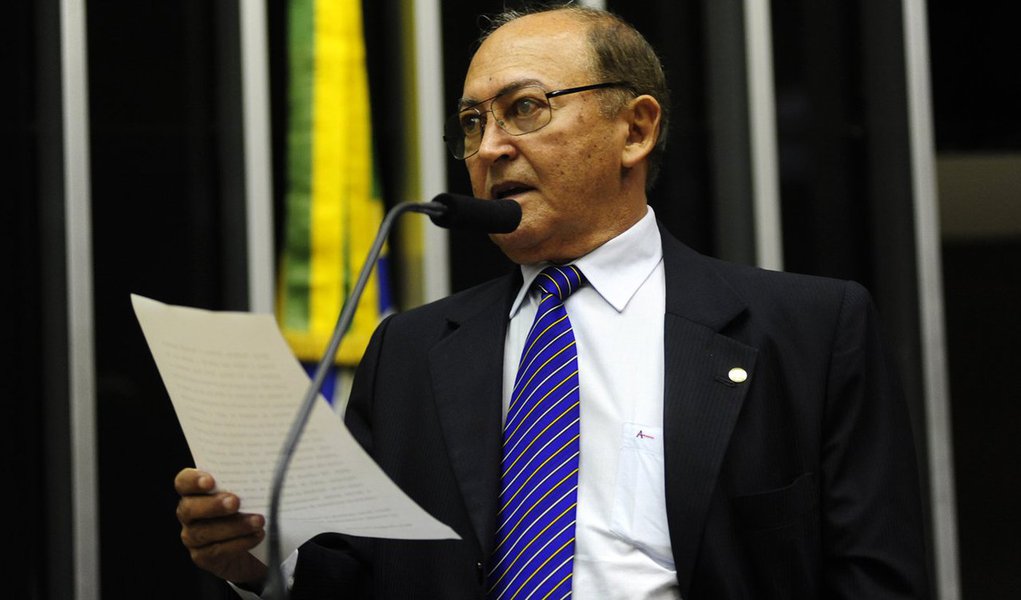 Por unanimidade, o deputado federal Lázaro Botelho (PP) foi eleito o novo presidente da Comissão de Agricultura, Pecuária, Abastecimento e Desenvolvimento Rural (CAPADR), uma das mais importantes da Câmara; ele substituiu o deputado federal Irajá Abreu (PSD), que presidiu entre os anos de 2015 e 2016; Lázaro agradeceu o líder do PP na Câmara, deputado Agnaldo Ribeiro, seus companheiros de partido e os membros da Comissão que o escolheram; “Sabemos que trabalhar em conjunto, em união, é de extrema importância para alcançar o sucesso" (Foto: Leonardo Lucena) Por unanimidade, o deputado federal Lázaro Botelho (PP) foi eleito o novo presidente da Comissão de Agricultura, Pecuária, Abastecimento e Desenvolvimento Rural (CAPADR), uma das mais importantes da Câmara; ele substituiu o deputado federal Irajá Abreu (PSD), que presidiu entre os anos de 2015 e 2016; Lázaro agradeceu o líder do PP na Câmara, deputado Agnaldo Ribeiro, seus companheiros de partido e os membros da Comissão que o escolheram; “Sabemos que trabalhar em conjunto, em união, é de extrema importância para alcançar o sucesso"