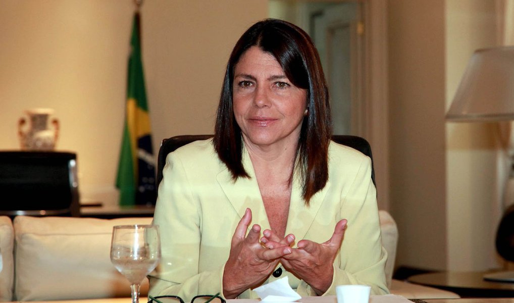 Ex-governadora do Maranhão, Roseana Sarney (PMDB) montou um bunker em Brasília, e garantiu a aliados que, consumado o impeachment, o passo seguinte seria a nomeação imediata da peemedebista para um dos principais ministérios; o grupo Sarney estaria pressionando Michel Temer para que Roseana assuma a pasta da Educação; implicada na Operação Lava Jato por formação de quadrilha e lavagem de dinheiro, a ex-governadora mira no foro especial para evitar que o juiz Sérgio Moro tenha acesso à investigação da PF contra ela (Foto: Leonardo Lucena) Ex-governadora do Maranhão, Roseana Sarney (PMDB) montou um bunker em Brasília, e garantiu a aliados que, consumado o impeachment, o passo seguinte seria a nomeação imediata da peemedebista para um dos principais ministérios; o grupo Sarney estaria pressionando Michel Temer para que Roseana assuma a pasta da Educação; implicada na Operação Lava Jato por formação de quadrilha e lavagem de dinheiro, a ex-governadora mira no foro especial para evitar que o juiz Sérgio Moro tenha acesso à investigação da PF contra ela