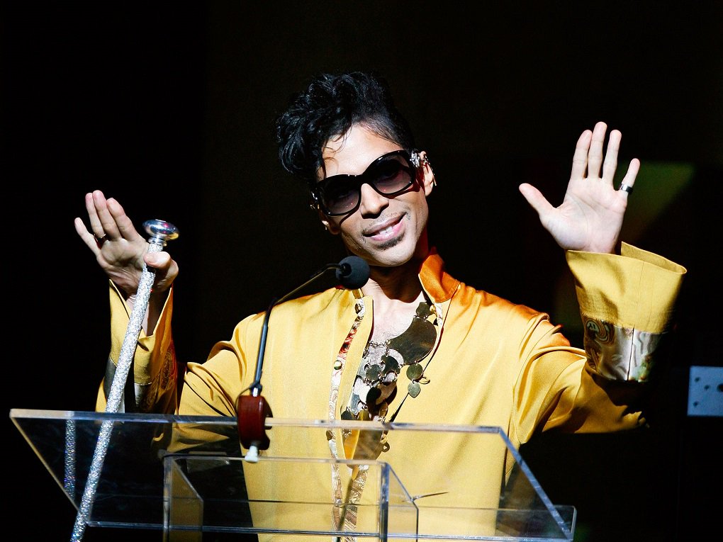Corpo do músico norte-americano Prince foi cremado no sábado em uma cerimônia privada; segundo a relações públicas Anna Meacham, um grupo restrito de pessoas mais próximas ao músico participou da cerimônia de cremação; polícia não encontrou sinais de suicídio ou trauma aparente na morte, mas pode levar semanas até que os resultados da autópsia revelem como ele morreu (Foto: José Barbacena) Corpo do músico norte-americano Prince foi cremado no sábado em uma cerimônia privada; segundo a relações públicas Anna Meacham, um grupo restrito de pessoas mais próximas ao músico participou da cerimônia de cremação; polícia não encontrou sinais de suicídio ou trauma aparente na morte, mas pode levar semanas até que os resultados da autópsia revelem como ele morreu