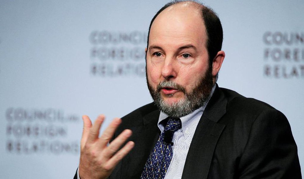 Ex-presidente do Banco Central Armínio Fraga tem sido cogitado para chefiar a equipe econômica em um eventual governo liderado pelo vice-presidente Michel Temer, em caso de impeachment de Dilma; em palestra em evento da Abecip (Associação Brasileira das Entidades de Crédito Imobiliário e Poupança), ele disse não pensar "neste momento" em trabalhar em um possível futuro governo que assuma o país em caso de impeachment (Foto: Roberta Namour) Ex-presidente do Banco Central Armínio Fraga tem sido cogitado para chefiar a equipe econômica em um eventual governo liderado pelo vice-presidente Michel Temer, em caso de impeachment de Dilma; em palestra em evento da Abecip (Associação Brasileira das Entidades de Crédito Imobiliário e Poupança), ele disse não pensar "neste momento" em trabalhar em um possível futuro governo que assuma o país em caso de impeachment