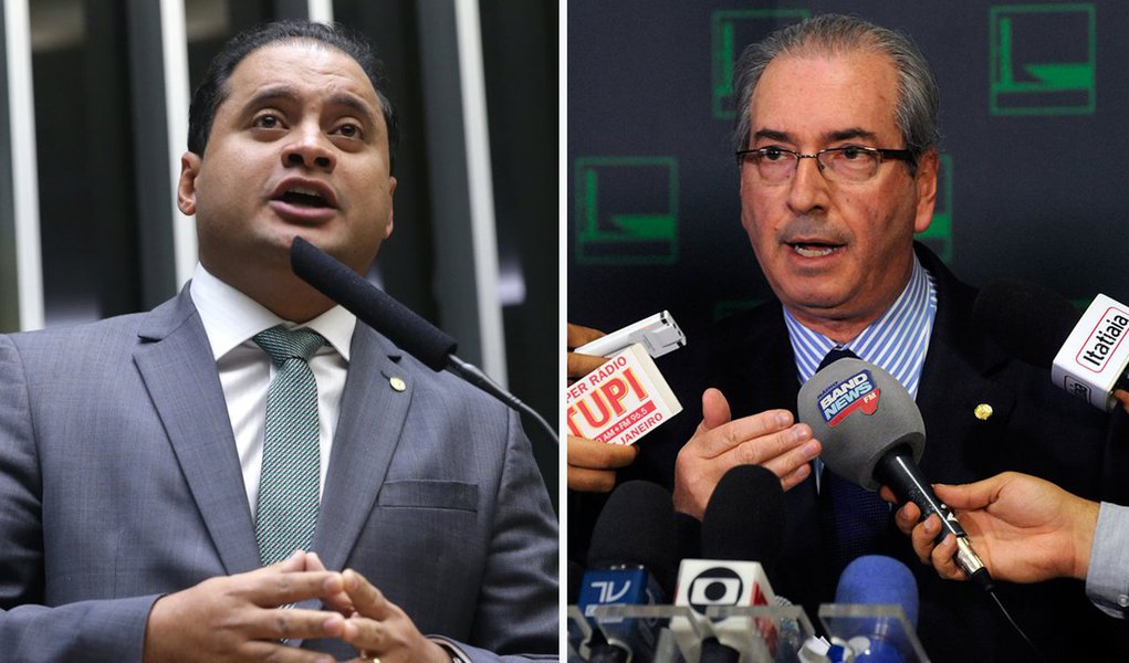 Deputado Weverton Rocha (PDT-MA) protocolou no Supremo Tribunal federal (STF) um mandado de segurança para impedir que o presidente da Câmara, Eduardo Cunha (PMDB-RJ), manobre o regimento interno da Casa para prejudicar a presidente Dilma Rousseff durante a votação do impeachment no plenário; para ele, modelo mais adequado para votação seria a alternância entre parlamentares das regiões Norte e do Sul, ou, como alternativa, a adoção de chamada por ordem alfabética, como ocorreu no processo de impeachment do ex-presidente Fernando Collor; Cunha já declarou que vai "interpretar o regimento na hora" (Foto: Aquiles Lins) Deputado Weverton Rocha (PDT-MA) protocolou no Supremo Tribunal federal (STF) um mandado de segurança para impedir que o presidente da Câmara, Eduardo Cunha (PMDB-RJ), manobre o regimento interno da Casa para prejudicar a presidente Dilma Rousseff durante a votação do impeachment no plenário; para ele, modelo mais adequado para votação seria a alternância entre parlamentares das regiões Norte e do Sul, ou, como alternativa, a adoção de chamada por ordem alfabética, como ocorreu no processo de impeachment do ex-presidente Fernando Collor; Cunha já declarou que vai "interpretar o regimento na hora"