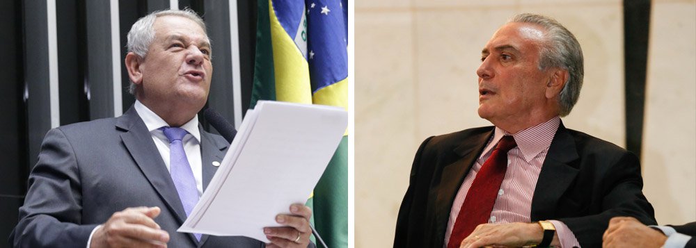 Deputado Givaldo Carimbão (AL) participou de encontro com o vice-presidente Michel Temer e disse a ele que manterá sua coerência política ao se posicionar a favor da democracia e contra o golpe; "Falei pra ele que não posso rasgar minha história. Fiz oposição ao FHC, apoio Lula e Dilma ao longo de todos esses anos e não teria sentido mudar agora", relatou Carimbão (Foto: Aquiles Lins) Deputado Givaldo Carimbão (AL) participou de encontro com o vice-presidente Michel Temer e disse a ele que manterá sua coerência política ao se posicionar a favor da democracia e contra o golpe; "Falei pra ele que não posso rasgar minha história. Fiz oposição ao FHC, apoio Lula e Dilma ao longo de todos esses anos e não teria sentido mudar agora", relatou Carimbão