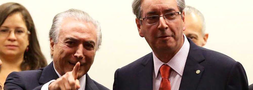 "O PT teve votos nas ruas em 2014, mas não teve na Câmara em 2016. Ponto. Reclamar do juiz não adianta mais. A essa altura ninguém mais convence ninguém com argumentos", diz o colunista do 247 Alex Solnik; segundo ele, não adianta querer “salvar a nação” de Michel Temer ou de Eduardo Cunha; "Se o impeachment passar no Senado, eles têm que assumir. Nem que seja para mostrar que são incompetentes e incapazes de tirar o país da recessão e da instabilidade política. É melhor que eles passem por esse vexame do que algum presidente que for eleito graças a essa emenda totalmente sem sentido que a Marina e alguns senadores querem vender como a solução mágica, numa espécie de ação de telemarketing", afirma (Foto: Alex Solnik) "O PT teve votos nas ruas em 2014, mas não teve na Câmara em 2016. Ponto. Reclamar do juiz não adianta mais. A essa altura ninguém mais convence ninguém com argumentos", diz o colunista do 247 Alex Solnik; segundo ele, não adianta querer “salvar a nação” de Michel Temer ou de Eduardo Cunha; "Se o impeachment passar no Senado, eles têm que assumir. Nem que seja para mostrar que são incompetentes e incapazes de tirar o país da recessão e da instabilidade política. É melhor que eles passem por esse vexame do que algum presidente que for eleito graças a essa emenda totalmente sem sentido que a Marina e alguns senadores querem vender como a solução mágica, numa espécie de ação de telemarketing", afirma