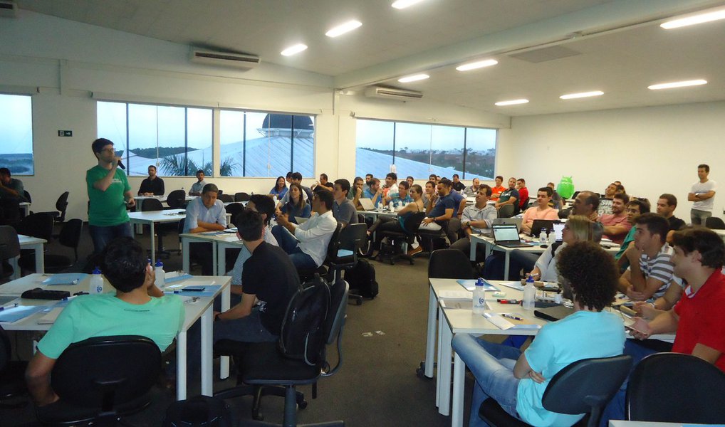 cidade de Uberlândia receberá, no próximo mês, mais uma edição do maior evento de startups do mundo – o Startup Weekend possui mais de 1,5 mil edições, em 650 cidades diferentes, espalhadas por mais de 120 países; nos dias 20, 21 e 22 de maio, na Unialgar, cerca de 120 empreendedores terão contato direto com atuações reais de mercado e mentorias para desenvolvimento de startups; em 54 horas de imersão, os participantes terão a oportunidade de construir seus modelos de negócios e avaliá-los se viáveis ou não, através de todos os mentores presentes (Foto: Leonardo Lucena) cidade de Uberlândia receberá, no próximo mês, mais uma edição do maior evento de startups do mundo – o Startup Weekend possui mais de 1,5 mil edições, em 650 cidades diferentes, espalhadas por mais de 120 países; nos dias 20, 21 e 22 de maio, na Unialgar, cerca de 120 empreendedores terão contato direto com atuações reais de mercado e mentorias para desenvolvimento de startups; em 54 horas de imersão, os participantes terão a oportunidade de construir seus modelos de negócios e avaliá-los se viáveis ou não, através de todos os mentores presentes