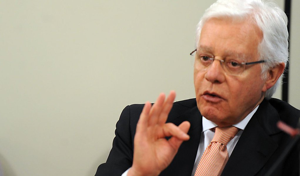 Aliado mais próximo do vice-presidente Michel Temer e cotado para participar de um eventual governo do peemedebista, ex-ministro da Aviação Civil da própria Dilma disse neste domingo (1°) que discurso da presidente é manipulador e propaganda enganosa; ele negou que um possível governo Temer restringirá o Bolsa Família, programa de transferência de renda do governo federal, aos 5% mais pobres da população (Foto: Realle Palazzo-Martini) Aliado mais próximo do vice-presidente Michel Temer e cotado para participar de um eventual governo do peemedebista, ex-ministro da Aviação Civil da própria Dilma disse neste domingo (1°) que discurso da presidente é manipulador e propaganda enganosa; ele negou que um possível governo Temer restringirá o Bolsa Família, programa de transferência de renda do governo federal, aos 5% mais pobres da população