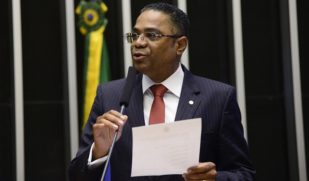 Bancada do PRB na Câmara deve anunciar ainda nesta terça-feira, 12, sua decisão de votar em peso a favor do impeachment da presidente Dilma Rousseff; o partido, que controlava o Ministério do Esporte, tem 22 deputados na Câmara, liderados pelo deputado Márcio Marinho; havia ainda quatro parlamentares indecisos, que teriam sido convencidos a aderir à posição em favor da ruptura da democracia (Foto: Aquiles Lins) Bancada do PRB na Câmara deve anunciar ainda nesta terça-feira, 12, sua decisão de votar em peso a favor do impeachment da presidente Dilma Rousseff; o partido, que controlava o Ministério do Esporte, tem 22 deputados na Câmara, liderados pelo deputado Márcio Marinho; havia ainda quatro parlamentares indecisos, que teriam sido convencidos a aderir à posição em favor da ruptura da democracia