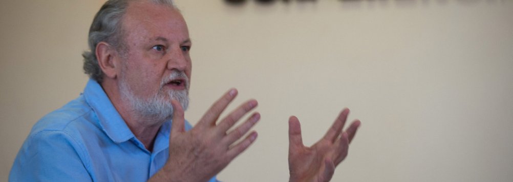 O líder do Movimento Sem Terra (MST), João Pedro Stédile, disparou duro contra a Rede Globo, que atua fortemente a favor do golpe contra a presidente Dilma; "A Globo é a direção ideológica da burguesia. A partir de hj temos q fazer campanha permanente de boicote à Globo!", disparou Stédile pelo Twitter (Foto: Leonardo Lucena) O líder do Movimento Sem Terra (MST), João Pedro Stédile, disparou duro contra a Rede Globo, que atua fortemente a favor do golpe contra a presidente Dilma; "A Globo é a direção ideológica da burguesia. A partir de hj temos q fazer campanha permanente de boicote à Globo!", disparou Stédile pelo Twitter