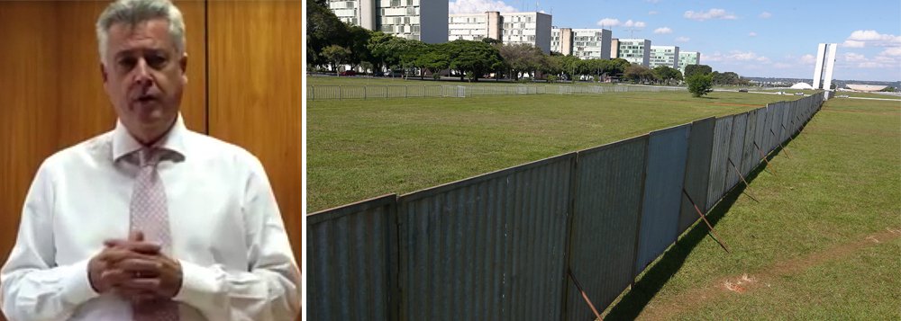 O governador do Distrito Federal, Rodrigo Rollemberg, explicou as razões de construir um alambrado no centro da Esplanada dos Ministérios para separar os manifestantes pró e contra o impeachment da presidente Dilma; "Fazemos um apelo ao bom senso: que todos possam fazer a sua manifestação livremente, mas respeitando a opinião divergente", diz ele em vídeo publicado no seu Facebook; o muro se estende do gramado em frente ao Congresso Nacional até a Rodoviária do Plano Piloto, com grades para manter uma distância de 80 metros entre os grupos; a faixa de 40 metros em cada lado do alambrado será ocupada pelas forças de segurança do DF (Foto: Leonardo Lucena) O governador do Distrito Federal, Rodrigo Rollemberg, explicou as razões de construir um alambrado no centro da Esplanada dos Ministérios para separar os manifestantes pró e contra o impeachment da presidente Dilma; "Fazemos um apelo ao bom senso: que todos possam fazer a sua manifestação livremente, mas respeitando a opinião divergente", diz ele em vídeo publicado no seu Facebook; o muro se estende do gramado em frente ao Congresso Nacional até a Rodoviária do Plano Piloto, com grades para manter uma distância de 80 metros entre os grupos; a faixa de 40 metros em cada lado do alambrado será ocupada pelas forças de segurança do DF