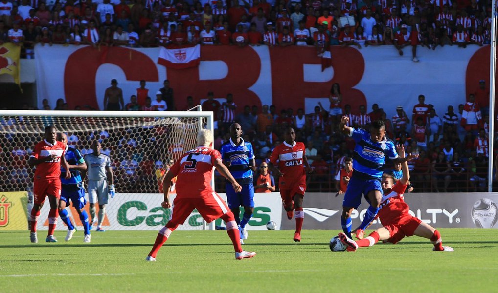 A Federação Alagoana de Futebol (FAF) aceitou solicitação da TV Globo e alterou todos os jogos da 5ª e última rodada do hexagonal do Campeonato Alagoano, antecipando três partidas para o próximo sábado, inclusive o clássico das multidões entre CSA e CRB; mudança é em virtude da previsão de votação do impeachment da presidente Dilma Rousseff (PT), que deve acontecer no próximo domingo (17) (Foto: Voney Malta) A Federação Alagoana de Futebol (FAF) aceitou solicitação da TV Globo e alterou todos os jogos da 5ª e última rodada do hexagonal do Campeonato Alagoano, antecipando três partidas para o próximo sábado, inclusive o clássico das multidões entre CSA e CRB; mudança é em virtude da previsão de votação do impeachment da presidente Dilma Rousseff (PT), que deve acontecer no próximo domingo (17)