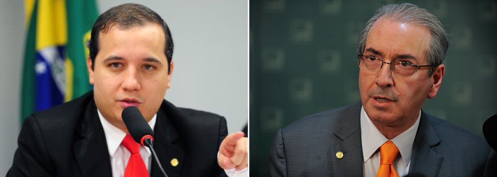 O deputado federal Valadares Filho (PSB), que votou a favor do impeachment da presidente Dilma Rousseff, publicou texto em sua rede social, defendendo o afastamento do presidente da Câmara, Eduardo Cunha (PMDB-RJ); "Todos os sergipanos conhecem o meu compromisso com a ética. Quero reafirmar que juntamente à bancada do PSB, irei cobrar com firmeza a saída imediata de Eduardo Cunha, presidente da Câmara dos Deputados, por não ter há muito tempo a menor condição moral de continuar exercendo as suas funções.Também cobraremos que o processo que tramita no Conselho de Ética, seja rapidamente votado", disse (Foto: Valter Lima) O deputado federal Valadares Filho (PSB), que votou a favor do impeachment da presidente Dilma Rousseff, publicou texto em sua rede social, defendendo o afastamento do presidente da Câmara, Eduardo Cunha (PMDB-RJ); "Todos os sergipanos conhecem o meu compromisso com a ética. Quero reafirmar que juntamente à bancada do PSB, irei cobrar com firmeza a saída imediata de Eduardo Cunha, presidente da Câmara dos Deputados, por não ter há muito tempo a menor condição moral de continuar exercendo as suas funções.Também cobraremos que o processo que tramita no Conselho de Ética, seja rapidamente votado", disse