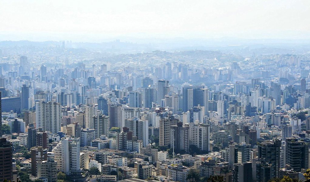 O Observatório Sismológico da Universidade de Brasília (UnB) informou que um tremor de terra atingiu parte da Região Metropolitana de Belo Horizonte; de acordo com o professor George Sand, o abalo, de 4.2 na Escala Richter, teve o epicentro na cidade de Esmeraldas e ao menos outros seis municípios sentiram a terra tremer; segundo ele, a intensidade pode causar rachaduras em casas e barulho (Foto: Leonardo Lucena) O Observatório Sismológico da Universidade de Brasília (UnB) informou que um tremor de terra atingiu parte da Região Metropolitana de Belo Horizonte; de acordo com o professor George Sand, o abalo, de 4.2 na Escala Richter, teve o epicentro na cidade de Esmeraldas e ao menos outros seis municípios sentiram a terra tremer; segundo ele, a intensidade pode causar rachaduras em casas e barulho
