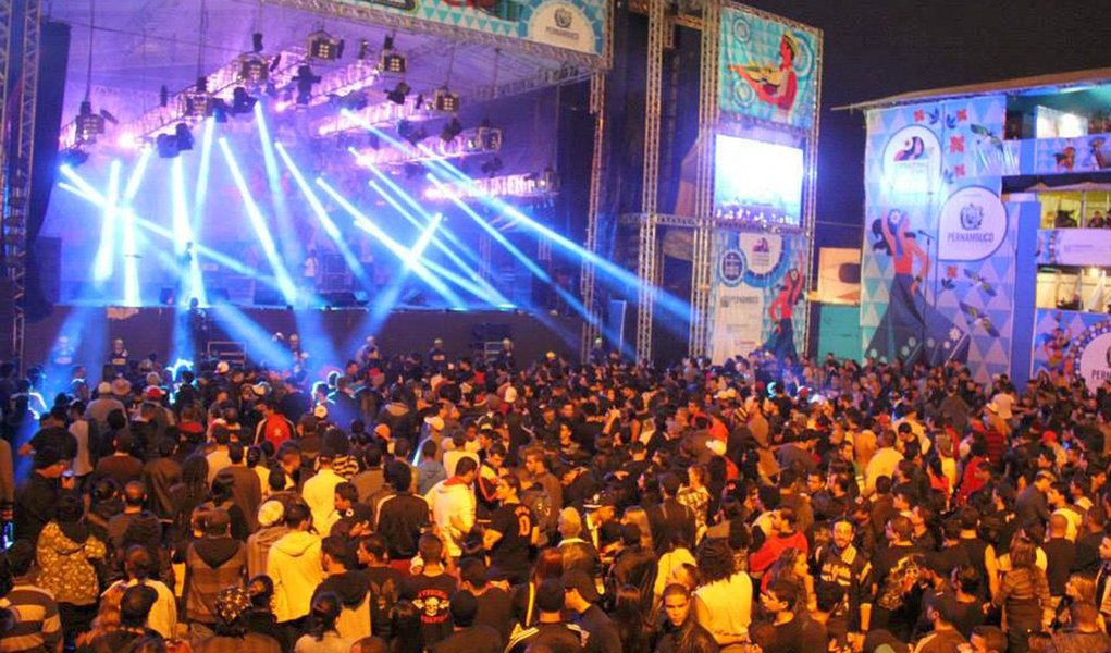 Artistas e produtores culturais já podem inscrever propostas para o 26º Festival de Inverno de Garanhuns (PE), que ocorre na segunda quinzena de julho; Secretaria de Cultura do Estado lançou edital para 12 áreas de atuação e as inscrições podem ser feitas até o dia 29 de abril; Garanhuns, cidade do agreste pernambucano, recebe anualmente milhares de turistas no tradicional Festival de Inverno; chamada de Suíça brasileira por causa do clima ameno, incomum na região, a cidade fica tomada de atrações durante o FIG: praças e parques recebem shows e espetáculos de vários ritmos, como rock, blues, jazz, forró e MPB, e até na igreja há concertos clássicos (Foto: Paulo Emílio) Artistas e produtores culturais já podem inscrever propostas para o 26º Festival de Inverno de Garanhuns (PE), que ocorre na segunda quinzena de julho; Secretaria de Cultura do Estado lançou edital para 12 áreas de atuação e as inscrições podem ser feitas até o dia 29 de abril; Garanhuns, cidade do agreste pernambucano, recebe anualmente milhares de turistas no tradicional Festival de Inverno; chamada de Suíça brasileira por causa do clima ameno, incomum na região, a cidade fica tomada de atrações durante o FIG: praças e parques recebem shows e espetáculos de vários ritmos, como rock, blues, jazz, forró e MPB, e até na igreja há concertos clássicos