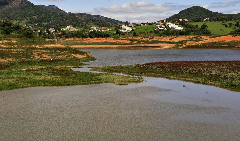 O nível dos reservatórios do Sistema Cantareira começou 2016 com mais uma elevação; de acordo com os dados divulgados pela Sabesp, o Cantareira está nesta sexta-feira (1) com 29,9% de sua capacidade, contra 29,6% do nível registrado na quinta-feira (31) pela manhã; entre os outros cinco mananciais do Estado de São Paulo, três também registraram alta no volume nas últimas 24 horas (Foto: Leonardo Lucena) O nível dos reservatórios do Sistema Cantareira começou 2016 com mais uma elevação; de acordo com os dados divulgados pela Sabesp, o Cantareira está nesta sexta-feira (1) com 29,9% de sua capacidade, contra 29,6% do nível registrado na quinta-feira (31) pela manhã; entre os outros cinco mananciais do Estado de São Paulo, três também registraram alta no volume nas últimas 24 horas