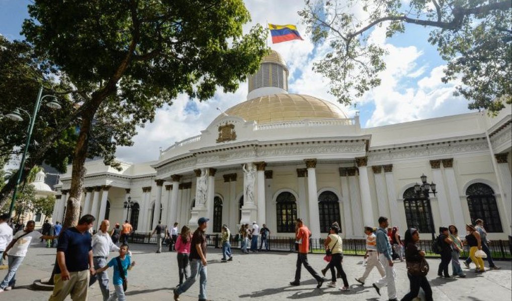 Em nota à imprensa nesta terça-feira, 6, o Otamaraty afirmou que deve ser "plenamente respeitada" a "vontade soberana do povo venezuelano", demonstrada nas urnas no último dia 6, quando a oposição ganhou a maioria absoluta dos assentos na Assembleia Legislativa; "O governo brasileiro confia que será plenamente respeitada a vontade soberana do povo venezuelano, expressada de forma livre e democrática nas urnas", diz; Itamaraty destaca que os resultados oficiais "foram divulgados e validados pelo Conselho Nacional Eleitoral da Venezuela e prontamente reconhecidos, na ocasião, por todas as forças políticas do país" (Foto: Aquiles Lins) Em nota à imprensa nesta terça-feira, 6, o Otamaraty afirmou que deve ser "plenamente respeitada" a "vontade soberana do povo venezuelano", demonstrada nas urnas no último dia 6, quando a oposição ganhou a maioria absoluta dos assentos na Assembleia Legislativa; "O governo brasileiro confia que será plenamente respeitada a vontade soberana do povo venezuelano, expressada de forma livre e democrática nas urnas", diz; Itamaraty destaca que os resultados oficiais "foram divulgados e validados pelo Conselho Nacional Eleitoral da Venezuela e prontamente reconhecidos, na ocasião, por todas as forças políticas do país"