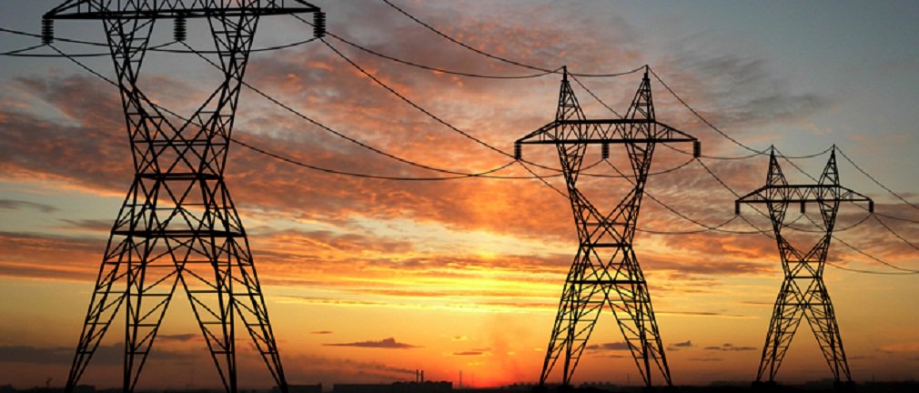 Tarifa de energia elétrica foi uma das vilãs da inflação em 2015, com alta de 49% no IPCA entre janeiro e outubro; falta de chuvas, que reduziu o nível de água nos reservatórios das hidrelétricas e obrigou o acionamento de usinas termelétricas, foi um dos principais fatores para o aumento do custo da energia; cenário deve melhorar para este ano; estudo da UFRJ mostra que as tarifas em 2016 tendem a subir em níveis próximos aos da inflação porque a situação hidrológica deverá ser melhor e poderá haver aumento da oferta de energia, com a entrada em funcionamento de novos empreendimentos de geração (Foto: José Barbacena) Tarifa de energia elétrica foi uma das vilãs da inflação em 2015, com alta de 49% no IPCA entre janeiro e outubro; falta de chuvas, que reduziu o nível de água nos reservatórios das hidrelétricas e obrigou o acionamento de usinas termelétricas, foi um dos principais fatores para o aumento do custo da energia; cenário deve melhorar para este ano; estudo da UFRJ mostra que as tarifas em 2016 tendem a subir em níveis próximos aos da inflação porque a situação hidrológica deverá ser melhor e poderá haver aumento da oferta de energia, com a entrada em funcionamento de novos empreendimentos de geração