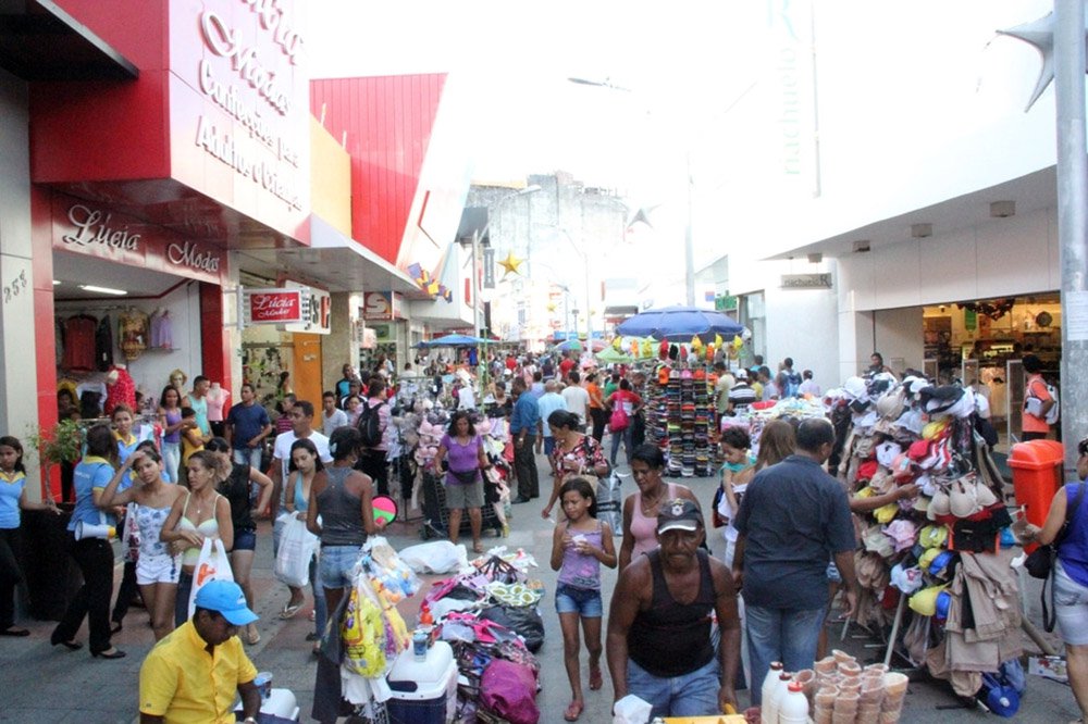 Com um reajuste de 11,67%, o novo valor do salário mínimo vai gerar um impacto de R$ 73 milhões nos 102 municípios alagoanos; quando separado por região, os efeitos do aumento dos gastos colocam o Nordeste como a região que mais terá despesas: R$ 1,2 bilhão
(Foto: Voney Malta) Com um reajuste de 11,67%, o novo valor do salário mínimo vai gerar um impacto de R$ 73 milhões nos 102 municípios alagoanos; quando separado por região, os efeitos do aumento dos gastos colocam o Nordeste como a região que mais terá despesas: R$ 1,2 bilhão