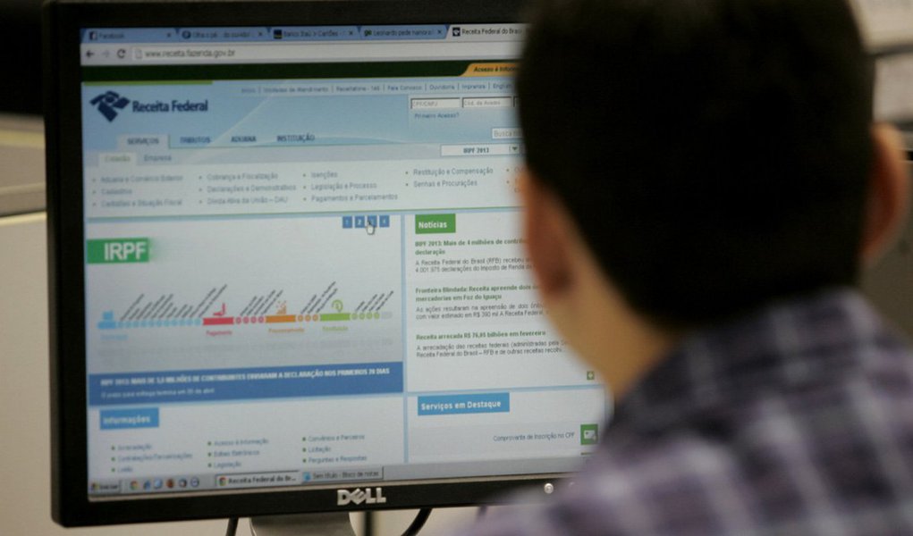 A Medida Provisória 694 propõe mudanças significativas na tributação de investimentos no país. Um dos artigos prevê o fim da isenção de Imposto de Renda para o rendimento dos fundos imobiliários emitidos a partir de 1º de janeiro de 2016 – a alíquota de IR seria de 17,5% sobre a rentabilidade (Foto: Leonardo Attuch) A Medida Provisória 694 propõe mudanças significativas na tributação de investimentos no país. Um dos artigos prevê o fim da isenção de Imposto de Renda para o rendimento dos fundos imobiliários emitidos a partir de 1º de janeiro de 2016 – a alíquota de IR seria de 17,5% sobre a rentabilidade