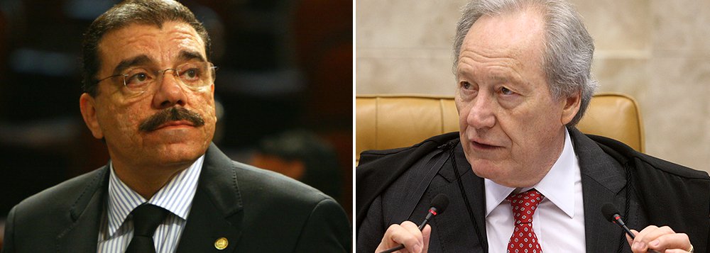 Presidente do STF, ministro Ricardo Lewandowski, assegurou ao deputado Átila Nunes (PMDB-RJ) o direito de ser empossado como suplente na vaga aberta pela licença do deputado Ezequiel Teixeira (PMDB-RJ); ele recorreu ao Supremo em meio à briga pela liderança do PMDB, após o presidente da Câmara, Eduardo Cunha (PMDB-RJ), se negar a empossá-lo, dizendo que ele teria que abrir mão de seu mandato de vereador (Foto: Roberta Namour) Presidente do STF, ministro Ricardo Lewandowski, assegurou ao deputado Átila Nunes (PMDB-RJ) o direito de ser empossado como suplente na vaga aberta pela licença do deputado Ezequiel Teixeira (PMDB-RJ); ele recorreu ao Supremo em meio à briga pela liderança do PMDB, após o presidente da Câmara, Eduardo Cunha (PMDB-RJ), se negar a empossá-lo, dizendo que ele teria que abrir mão de seu mandato de vereador