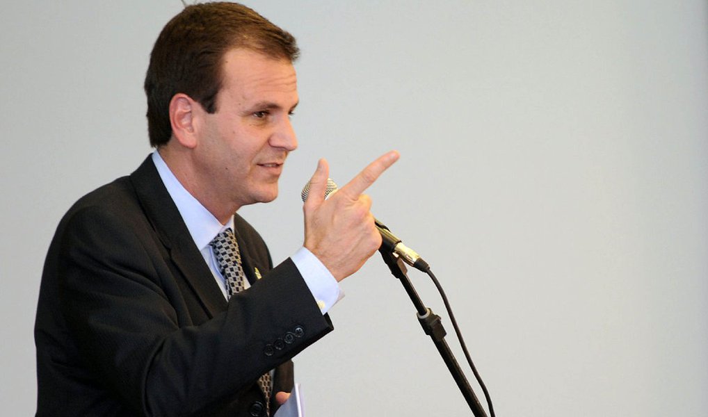 A regulamentação da lei que altera a indexação das dívidas dos Estados e municípios permitirá que a prefeitura do Rio de Janeiro zere totalmente sua dívida junto à União; Pela correção anterior, o município, comandado pelo prefeito Eduardo Paes, ainda teria de pagar R$ 6,2 bilhões, compromisso extinto com a nova lei; também poderão ser resgatados cerca de R$ 600 milhões depositados judicialmente ao longo de 2015 (Foto: Leonardo Lucena) A regulamentação da lei que altera a indexação das dívidas dos Estados e municípios permitirá que a prefeitura do Rio de Janeiro zere totalmente sua dívida junto à União; Pela correção anterior, o município, comandado pelo prefeito Eduardo Paes, ainda teria de pagar R$ 6,2 bilhões, compromisso extinto com a nova lei; também poderão ser resgatados cerca de R$ 600 milhões depositados judicialmente ao longo de 2015