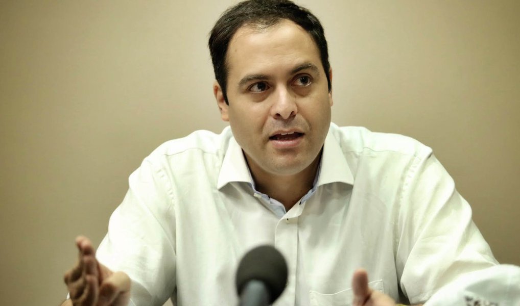 Nos 11 primeiros meses da administração de Paulo Câmara (PSB), o Estado de Pernambuco sofreu uma queda de R$ 1,529 bilhão na receita, comparado com janeiro a novembro de 2014; o governo arrecadou R$ 25,677 bilhões no ano passado, contra R$ 24,148 bilhões este ano; arrecadação estadual em 2016 deverá ser impulsionada com o tarifaço que passará a valer em janeiro; pacote inclui aumentos nas alíquotas do IPVA, ICMS e ICD (Foto: Aquiles Lins) www.brasil247.com - Nos 11 primeiros meses da administração de Paulo Câmara (PSB), o Estado de Pernambuco sofreu uma queda de R$ 1,529 bilhão na receita, comparado com janeiro a novembro de 2014; o governo arrecadou R$ 25,677 bilhões no ano passado, contra R$ 24,148 bilhões este ano; arrecadação estadual em 2016 deverá ser impulsionada com o tarifaço que passará a valer em janeiro; pacote inclui aumentos nas alíquotas do IPVA, ICMS e ICD