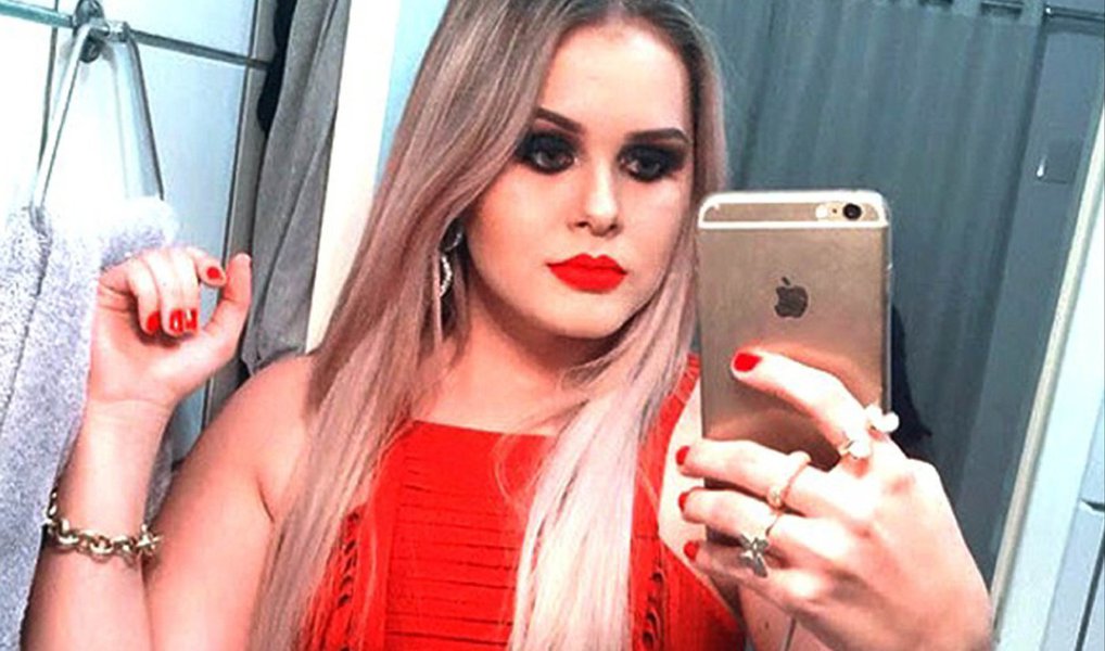 Suspeita de ter desviado cerca de R$ 1 milhão de verbas destinadas à educação, ex-prefeita de Bom Jardim Lidiane Leite voltou a postar fotos no Instagram mandou recado aos críticos; "Eu sou mulher, tenho direito de me maquiar, de ir ao salão, eu tenho direito de comemorar o nascimento de Jesus, direito de ver familiares e amigos, de tirar fotos e publicar, direito de viver, vocês estão querendo me jogar numa cova, vocês são cruéis e sem temor a Deus, peço que todos orem por essas pessoas porque isso não vem de Deus", escreveu a "prefeita ostentação" (Foto: Aquiles Lins) Suspeita de ter desviado cerca de R$ 1 milhão de verbas destinadas à educação, ex-prefeita de Bom Jardim Lidiane Leite voltou a postar fotos no Instagram mandou recado aos críticos; "Eu sou mulher, tenho direito de me maquiar, de ir ao salão, eu tenho direito de comemorar o nascimento de Jesus, direito de ver familiares e amigos, de tirar fotos e publicar, direito de viver, vocês estão querendo me jogar numa cova, vocês são cruéis e sem temor a Deus, peço que todos orem por essas pessoas porque isso não vem de Deus", escreveu a "prefeita ostentação"