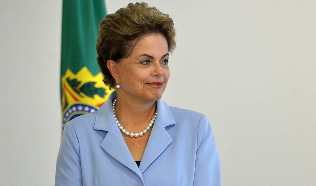 Guilherme nasceu com 51 centímetros e 3,940 quilos; ele é filho de Paula, única filha da presidente; o primeiro neto de Dilma, Gabriel, tem 4 anos; após o primeiro café da manhã do ano com jornalistas, ela embarca para a capital gaúcha (Foto: Gisele Federicce) Guilherme nasceu com 51 centímetros e 3,940 quilos; ele é filho de Paula, única filha da presidente; o primeiro neto de Dilma, Gabriel, tem 4 anos; após o primeiro café da manhã do ano com jornalistas, ela embarca para a capital gaúcha