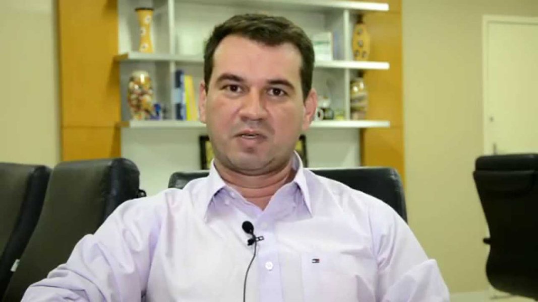 O secretário do Trabalho e Desenvolvimento Social, Josbertini Clementino, anunciou uma projeção de abertura de 63 mil novas vagas de emprego ao longo do ano de 2016, no interior e na capital do Estado
(Foto: Fatima 247) O secretário do Trabalho e Desenvolvimento Social, Josbertini Clementino, anunciou uma projeção de abertura de 63 mil novas vagas de emprego ao longo do ano de 2016, no interior e na capital do Estado