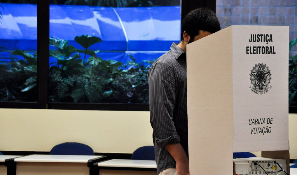 De acordo com as novas regras das eleições municipais, previstas na Reforma Eleitoral 2015, o tempo da campanha eleitoral será reduzido de 90 para 45 dias, começando em 16 de agosto; o período de propaganda dos candidatos no rádio e na TV também foi diminuído de 45 para 35 dias; estará proibido ainda, no pleito deste ano, o financiamento eleitoral por pessoas jurídicas (Foto: Gisele Federicce) De acordo com as novas regras das eleições municipais, previstas na Reforma Eleitoral 2015, o tempo da campanha eleitoral será reduzido de 90 para 45 dias, começando em 16 de agosto; o período de propaganda dos candidatos no rádio e na TV também foi diminuído de 45 para 35 dias; estará proibido ainda, no pleito deste ano, o financiamento eleitoral por pessoas jurídicas