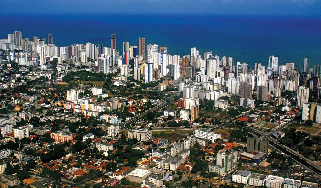 É o que aponta o ranking internacional publicado pela ONG mexicana ‘Conselho Cidadão pela Seguridade Social Pública’; a capital pernambucana alcançou uma taxa de 38.12 homicídios para cada 100 mil habitantes; das 50 cidades presentes na lista em nível internacional, 21 são brasileiras (Foto: Leonardo Lucena) É o que aponta o ranking internacional publicado pela ONG mexicana ‘Conselho Cidadão pela Seguridade Social Pública’; a capital pernambucana alcançou uma taxa de 38.12 homicídios para cada 100 mil habitantes; das 50 cidades presentes na lista em nível internacional, 21 são brasileiras
