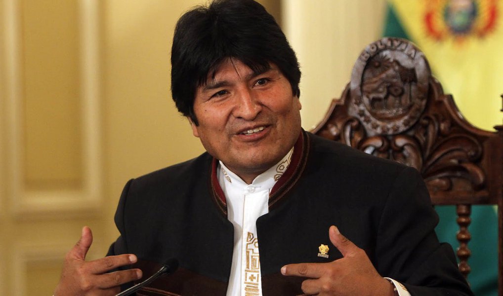 Em artigo na Rede Brasil Atual, o sociólogo Emir Sader detalha o sucesso do presidente boliviano no combate à desigualdade; "Nos quase dez anos do governo de Evo Morales, a extrema pobreza foi reduzida pela metade, de 37% a 18% da população. As reservas internacionais aumentaram até chegar a US$ 15 bilhões. PIB boliviano aumentou quatro vezes, passando de US$ 8 bilhões em 2005 para US$ 34 bilhões", afirma; população boliviana decidirá em referendo no dia 21 de fevereiro, se Evo Morales e Álvaro García Linera poderão se candidatar a um novo mandato presidencial, a partir de 2020 (Foto: Aquiles Lins) Em artigo na Rede Brasil Atual, o sociólogo Emir Sader detalha o sucesso do presidente boliviano no combate à desigualdade; "Nos quase dez anos do governo de Evo Morales, a extrema pobreza foi reduzida pela metade, de 37% a 18% da população. As reservas internacionais aumentaram até chegar a US$ 15 bilhões. PIB boliviano aumentou quatro vezes, passando de US$ 8 bilhões em 2005 para US$ 34 bilhões", afirma; população boliviana decidirá em referendo no dia 21 de fevereiro, se Evo Morales e Álvaro García Linera poderão se candidatar a um novo mandato presidencial, a partir de 2020