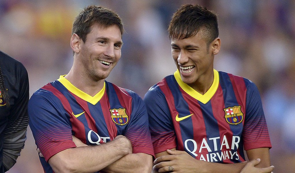 Na lista de 2015, o brasileiro Neymar, do Barcelona, figura no segundo lugar, atrás apenas do craque argentino Lionel Messi, seu companheiro de clube (Foto: Gisele Federicce) Na lista de 2015, o brasileiro Neymar, do Barcelona, figura no segundo lugar, atrás apenas do craque argentino Lionel Messi, seu companheiro de clube