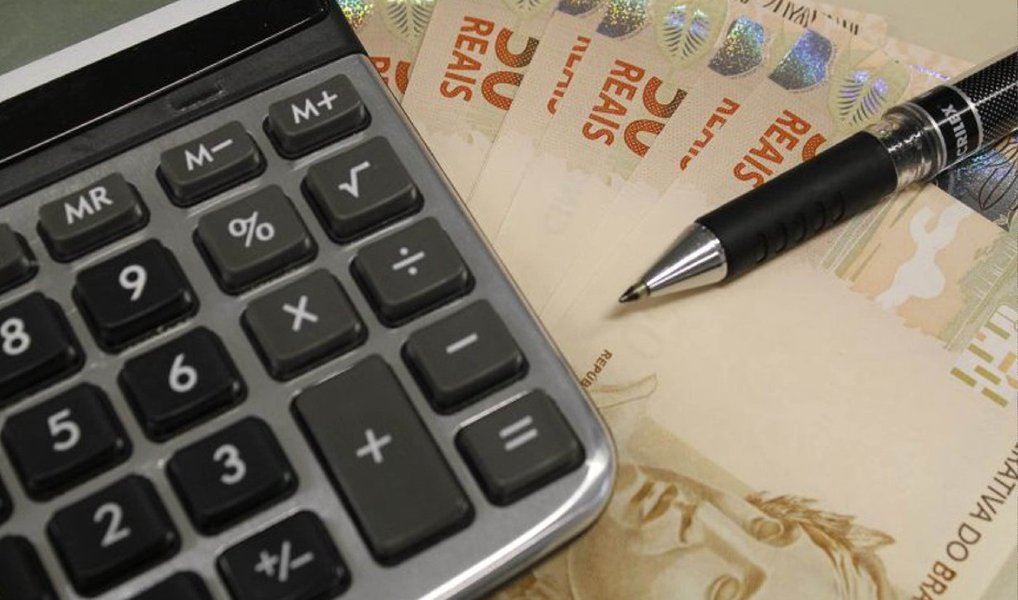 Com as seguidas altas na taxa básica de juros, esses produtos se mostraram bastante atrativos contra aplicações mais arriscadas, como a renda variável. A tendência é que 2016 seja mais um ano de investimentos em renda fixa em alta (Foto: Leonardo Attuch) Com as seguidas altas na taxa básica de juros, esses produtos se mostraram bastante atrativos contra aplicações mais arriscadas, como a renda variável. A tendência é que 2016 seja mais um ano de investimentos em renda fixa em alta