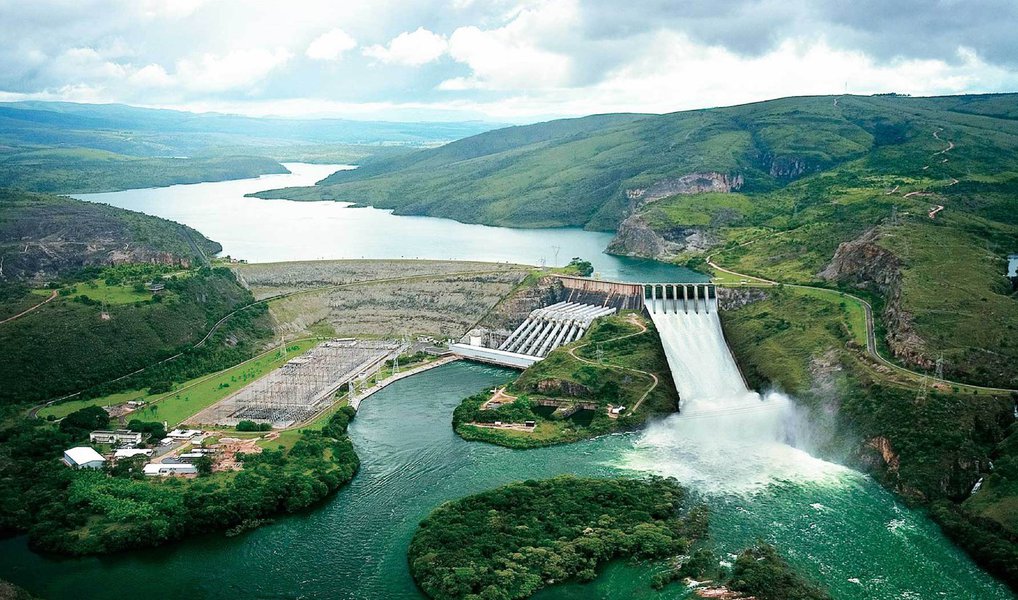 Concessões de hidrelétricas leiloadas no fim de novembro foram pagos pelas empresas ao Tesouro Nacional na segunda-feira, 4, disse nesta terça o secretário-executivo do Ministério de Minas e Energia, Luiz Eduardo Barata; leilão de hidrelétricas existentes promovido pelo governo federal em 25 de novembro superou expectativas e vendeu todos os ativos oferecidos, com uma arrecadação de R$ 17 bilhões (Foto: Aquiles Lins) Concessões de hidrelétricas leiloadas no fim de novembro foram pagos pelas empresas ao Tesouro Nacional na segunda-feira, 4, disse nesta terça o secretário-executivo do Ministério de Minas e Energia, Luiz Eduardo Barata; leilão de hidrelétricas existentes promovido pelo governo federal em 25 de novembro superou expectativas e vendeu todos os ativos oferecidos, com uma arrecadação de R$ 17 bilhões