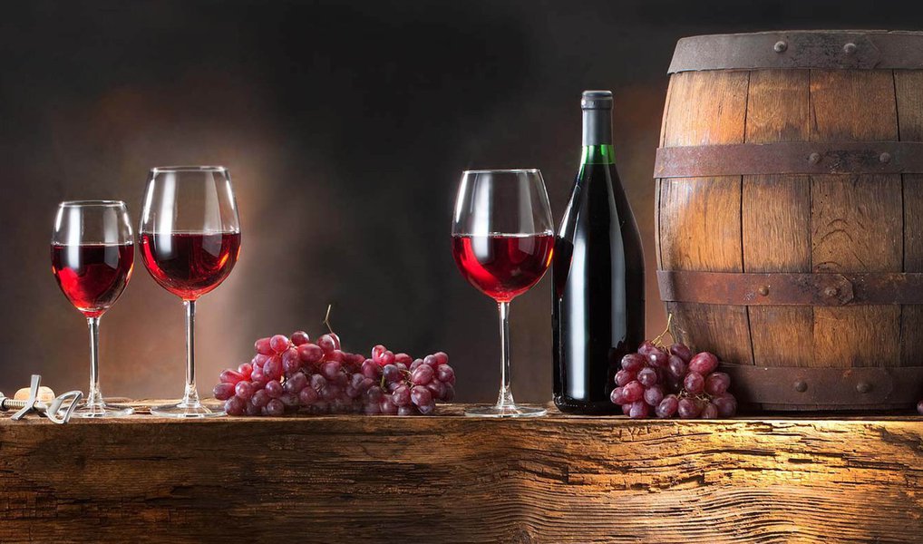 Diário Oficial da União publicou a Medida Provisória 690, que aumenta a tributação sobre bebidas alcoólicas quentes, como vinho, cachaça e uísque, e produtos de informática; houve também mudança na forma de cobrança do IPI, cuja alíquota passa a ser sobre o valor do produto; com a mudança, uma garrafa de vinho nacional de R$ 50 deixa de pagar R$ 0,73 de imposto e passa a pagar R$ 5; expectativa é que as alterações tragam receita de R$ 7,7 bilhões em 2016 (Foto: Aquiles Lins) Diário Oficial da União publicou a Medida Provisória 690, que aumenta a tributação sobre bebidas alcoólicas quentes, como vinho, cachaça e uísque, e produtos de informática; houve também mudança na forma de cobrança do IPI, cuja alíquota passa a ser sobre o valor do produto; com a mudança, uma garrafa de vinho nacional de R$ 50 deixa de pagar R$ 0,73 de imposto e passa a pagar R$ 5; expectativa é que as alterações tragam receita de R$ 7,7 bilhões em 2016