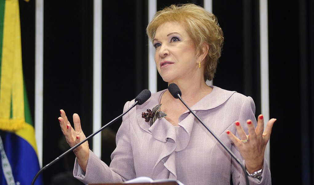 Direção do partido pretende resolver até o fim deste mês o futuro do secretário municipal de Educação, Gabriel Chalita (PMDB-SP), que está em atrito com a legenda desde a chegada da senadora Marta Suplicy; ela é o nome mais cotado para disputar a Prefeitura de São Paulo, mas Chalita, que integra o governo de Fernando Haddad (PT), defende a manutenção da aliança; ele também passou a manifestar interesse em disputar a eleição após a chegada de Marta (Foto: Leonardo Lucena) Direção do partido pretende resolver até o fim deste mês o futuro do secretário municipal de Educação, Gabriel Chalita (PMDB-SP), que está em atrito com a legenda desde a chegada da senadora Marta Suplicy; ela é o nome mais cotado para disputar a Prefeitura de São Paulo, mas Chalita, que integra o governo de Fernando Haddad (PT), defende a manutenção da aliança; ele também passou a manifestar interesse em disputar a eleição após a chegada de Marta